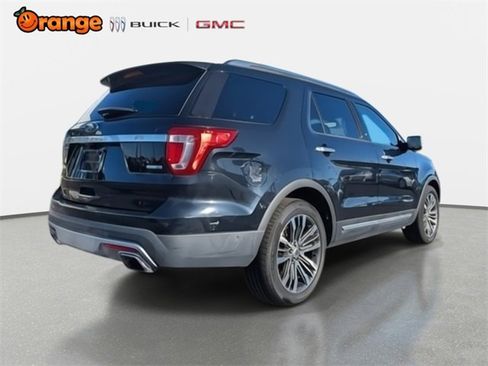 Used 2017 Ford Explorer Platinum image 4