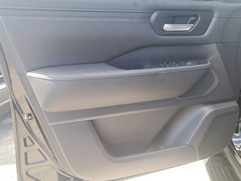 Certified 2025 Nissan Armada SV image 15