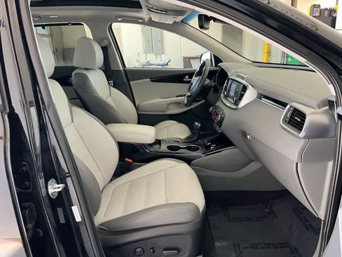 Used 2019 Kia Sorento SX image 27