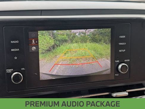 Used 2024 Kia Carnival LX FWD image 25
