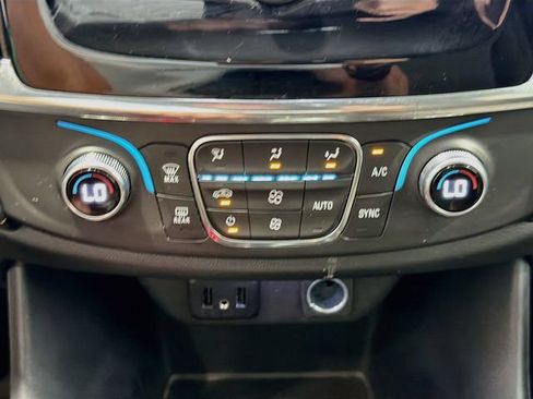 Used 2021 Chevrolet Traverse LS FWD image 14