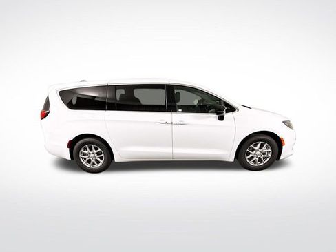 New 2026 Chrysler Voyager LX image 8