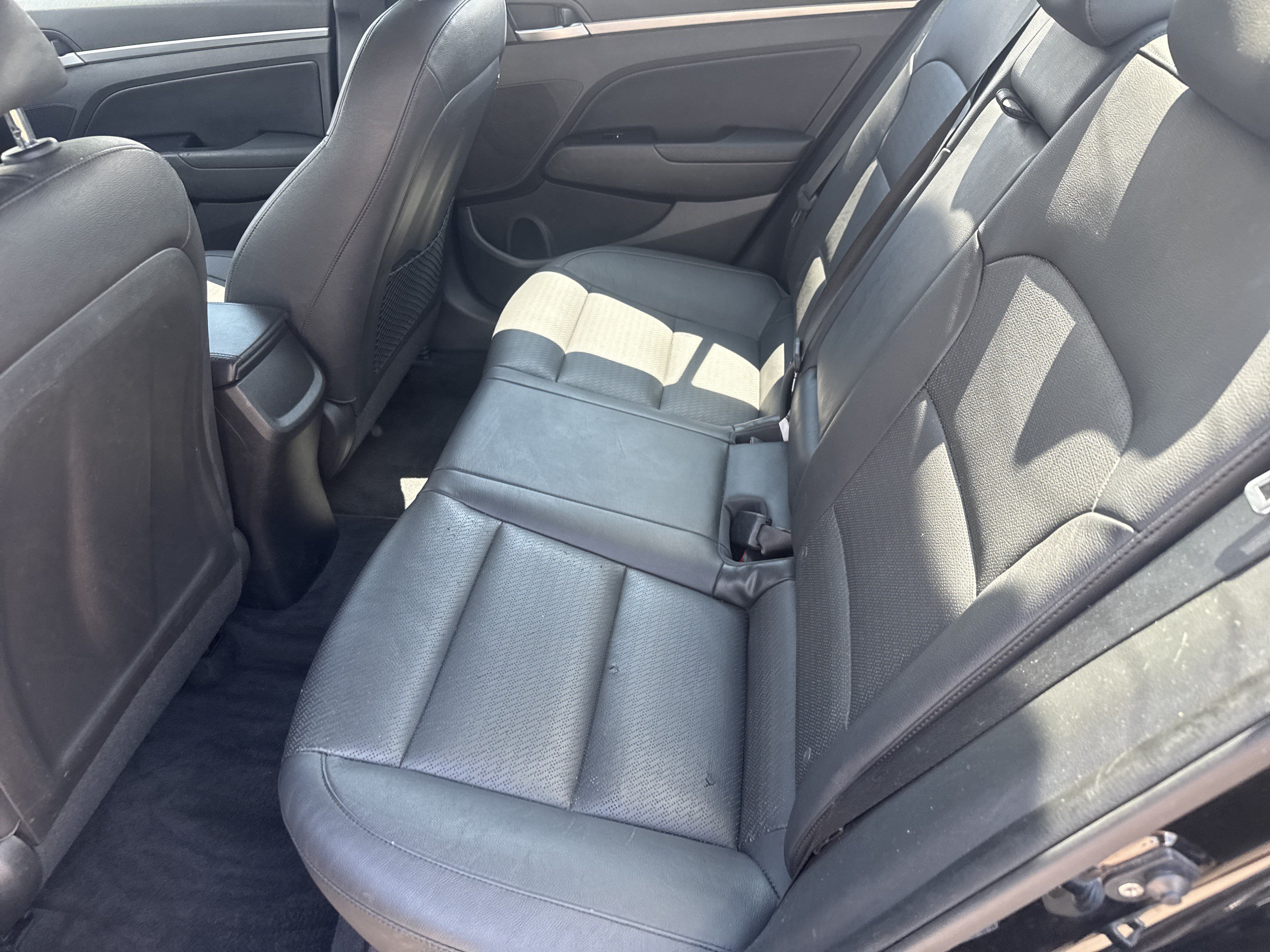 Used 2019 Hyundai Elantra Limited w/ Cargo Package FWD image 6