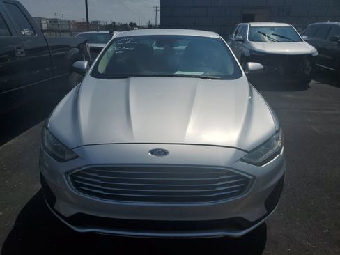 Used 2019 Ford Fusion SE FWD image 2