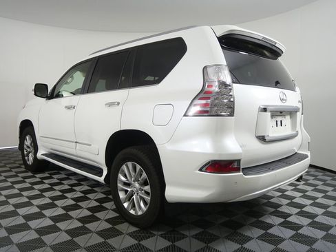 Used 2017 Lexus GX 460 Premium w/ Premium Package image 5