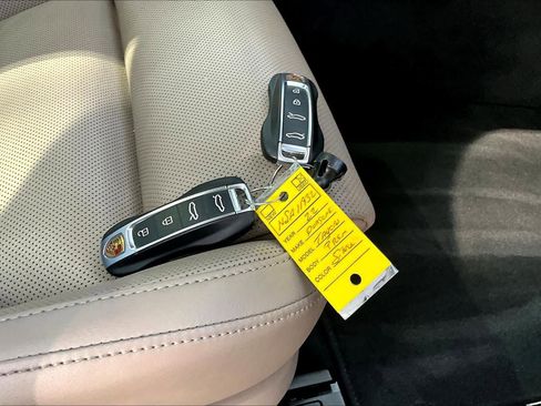 Used 2022 Porsche Taycan image 14