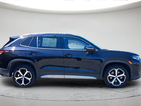 Used 2026 Volkswagen Tiguan SE AWD/4WD image 2