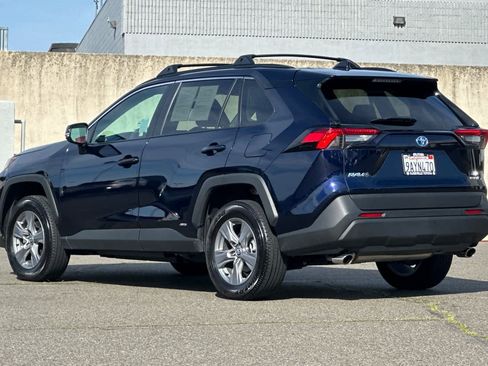 Certified 2022 Toyota RAV4 XLE w/ Convenience Package image 7
