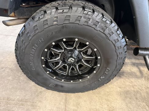 Used 2017 Jeep Wrangler Unlimited Sport w/ Quick Order Package 24S AWD/4WD image 22