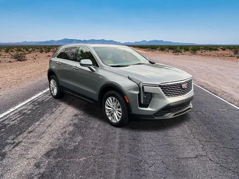 Certified 2024 Cadillac XT4 Luxury w/ Cold Weather Package image 3