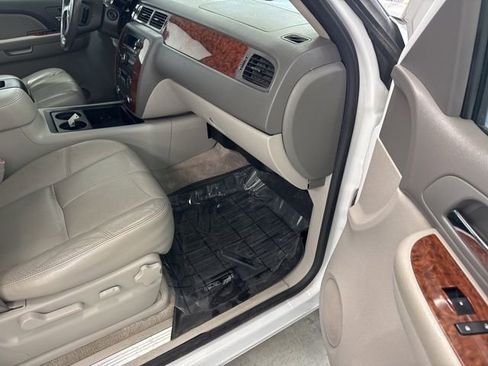 Used 2008 Chevrolet Suburban LT w/ LT Preferred Equipment Group AWD/4WD image 21