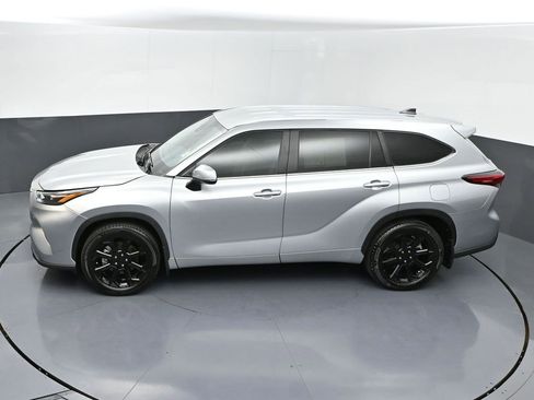 Certified 2023 Toyota Highlander LE image 42