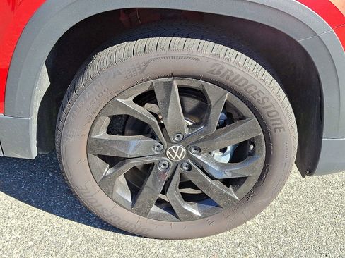 Used 2022 Volkswagen Taos SE image 8