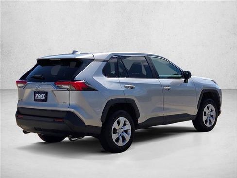 Used 2024 Toyota RAV4 LE FWD image 5
