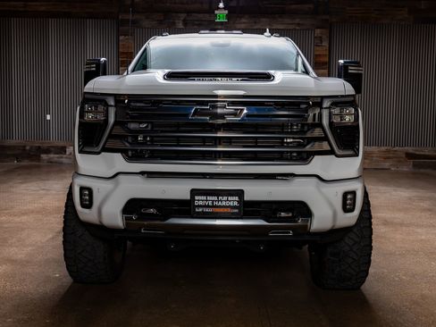 Used 2024 Chevrolet Silverado 2500 High Country w/ Technology Package image 2