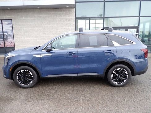 Certified 2024 Kia Sorento S w/ Panoramic Sunroof Package AWD/4WD image 2