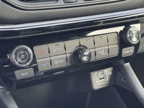 New 2026 Jeep Compass Latitude image 5