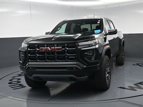 Used 2024 GMC Canyon AT4 w/ AT4 Premium Package AWD/4WD image 13