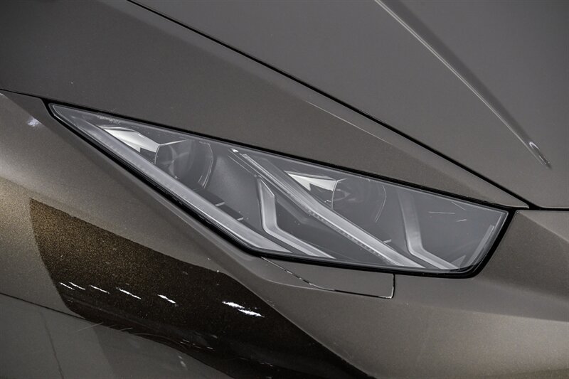 Used 2015 Lamborghini Huracan LP 610-4 AWD/4WD image 4