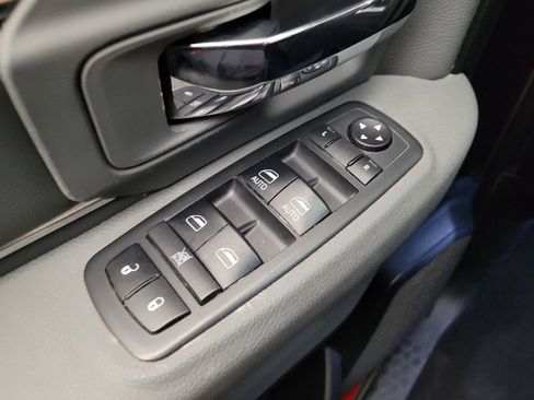 Used 2018 RAM 1500 Classic SLT image 27