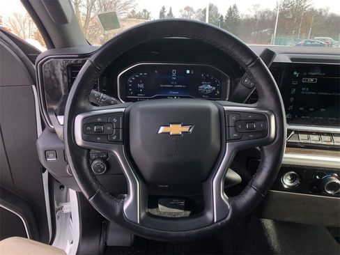 Used 2022 Chevrolet Silverado 1500 LT image 14
