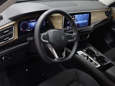 Used 2026 Volkswagen Atlas SE w/ Panoramic Sunroof Package AWD/4WD image 6