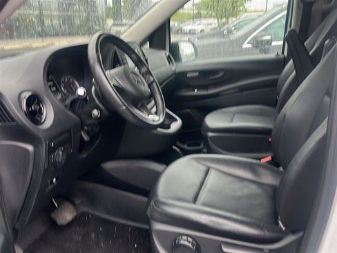 Used 2023 Mercedes-Benz Metris Passenger image 4