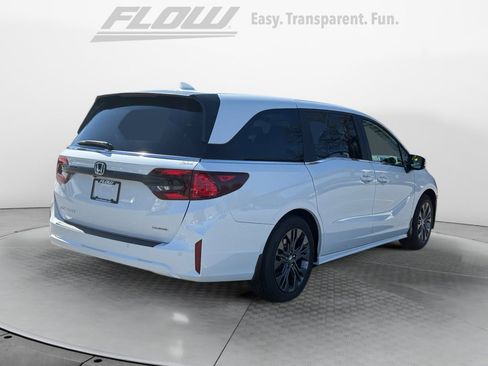 New 2026 Honda Odyssey Touring image 7