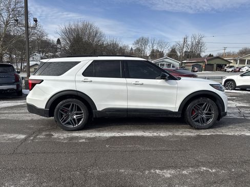 Used 2025 Ford Explorer ST image 2