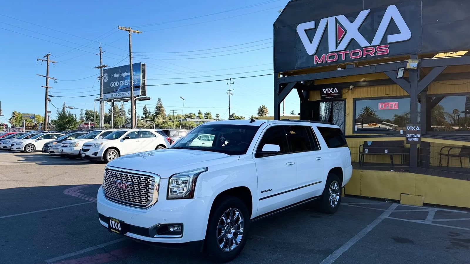 Used 2015 GMC Yukon XL Denali w/ Touring Package RWD image 3