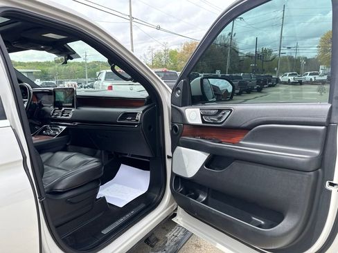 Used 2021 Lincoln Navigator L Reserve AWD/4WD image 48