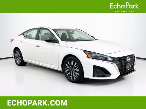 Used 2025 Nissan Altima 2.5 SV FWD image 1