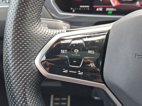 Used 2022 Volkswagen Tiguan SE R-Line image 21