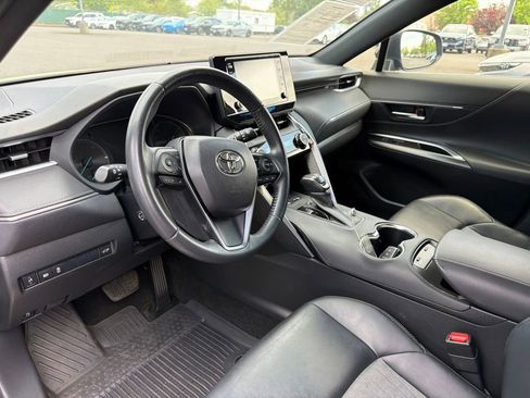 Used 2021 Toyota Venza XLE w/ Carpet Mat Package (TMS) AWD/4WD image 16