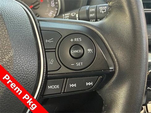 Used 2022 Toyota RAV4 XLE Premium image 16