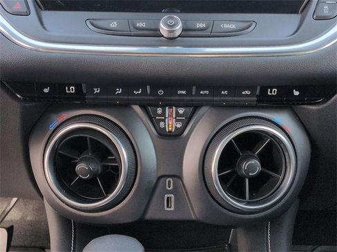 Certified 2025 Chevrolet Blazer LT image 9