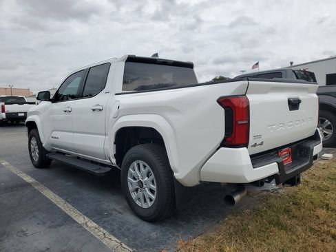 Used 2024 Toyota Tacoma SR5 image 4