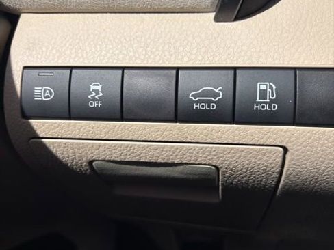 Used 2021 Toyota Camry LE FWD image 13