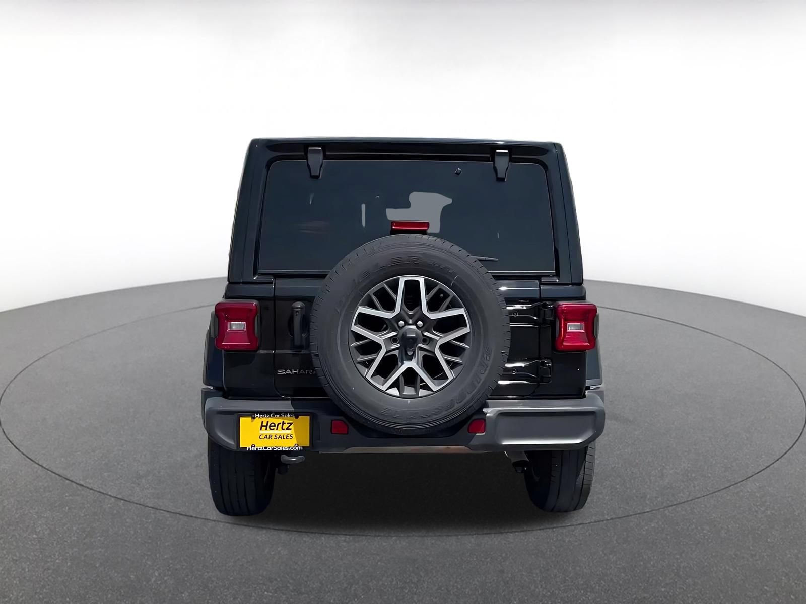 Used 2025 Jeep Wrangler Unlimited Sahara AWD/4WD image 9