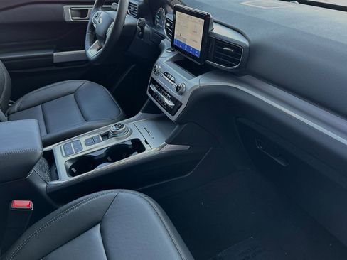 New 2024 Ford Explorer XLT w/ Equipment Group 202A image 13