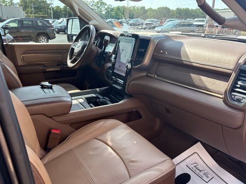 Used 2024 RAM 3500 Limited AWD/4WD image 11