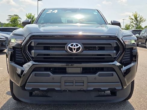 Used 2024 Toyota Tacoma SR w/ SR Upgrade Package AWD/4WD image 8
