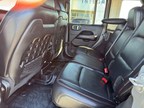 Used 2018 Jeep Wrangler Unlimited Rubicon image 26