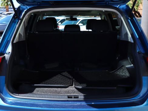 Used 2020 Volkswagen Tiguan SE w/ Panoramic Sunroof Package FWD image 25