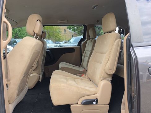 Used 2015 Dodge Grand Caravan American Value Package FWD image 9