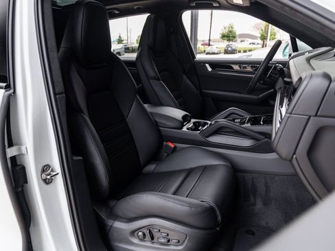 New 2026 Porsche Cayenne GTS image 45