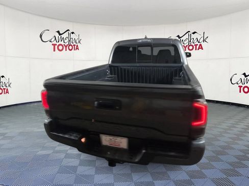 Used 2017 Toyota Tacoma TRD Off-Road w/ Premium & Technology Package AWD/4WD image 9