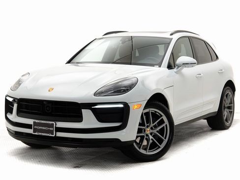 Used 2025 Porsche Macan image 1
