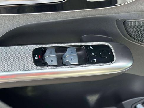 Used 2024 Mercedes-Benz GLC 300 4MATIC SUV image 18