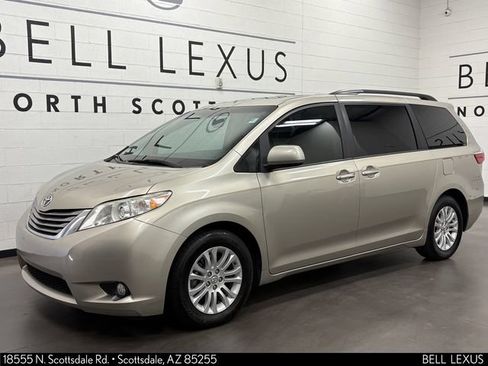 Used 2017 Toyota Sienna XLE w/ XLE Navigation Package FWD image 5
